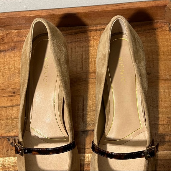 Vionic Minnie Tortoise Kitten Heel Low Pump Size 9.5 Suede Leather - Picture 2 of 9